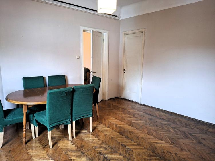 Apartament cu 3 camere decomandat în P-ța Alba Iulia