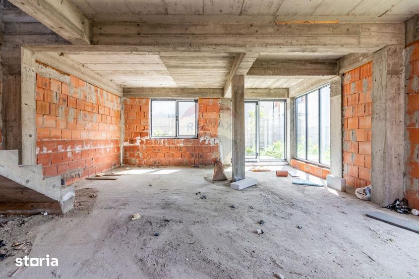 Casă cu 5 camere cu Teren 264 Mp în Central