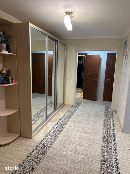 Apartament cu 3 camere în Romană