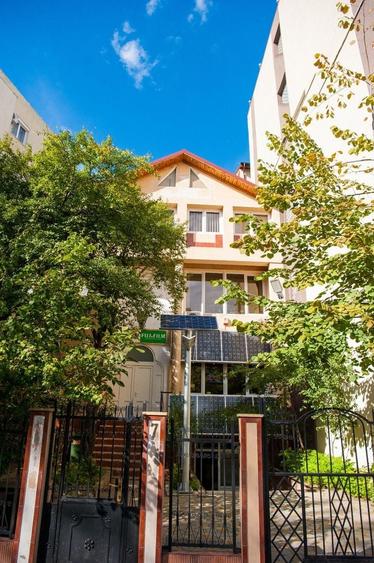 Casă individuală cu 8 camere cu Canalizare în Herăstrău