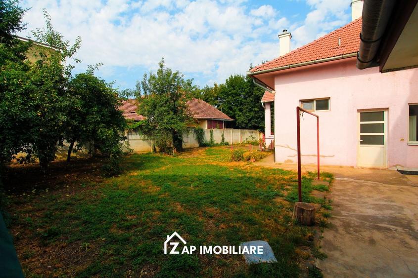 Casă individuală cu 5 camere cu Canalizare în Central