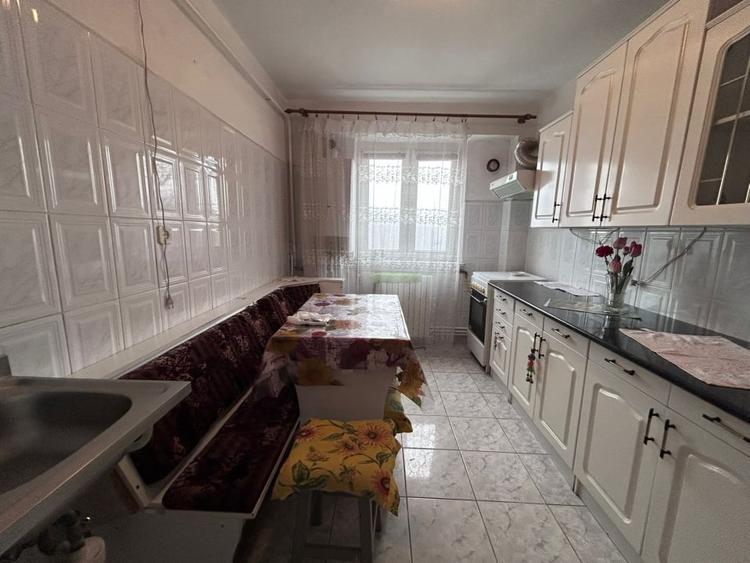 Apartament cu 3 camere decomandat în Plantelor