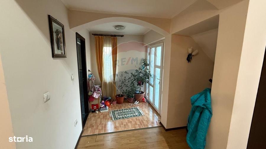 Casă cu 4 camere în Mândrești-Munteni
