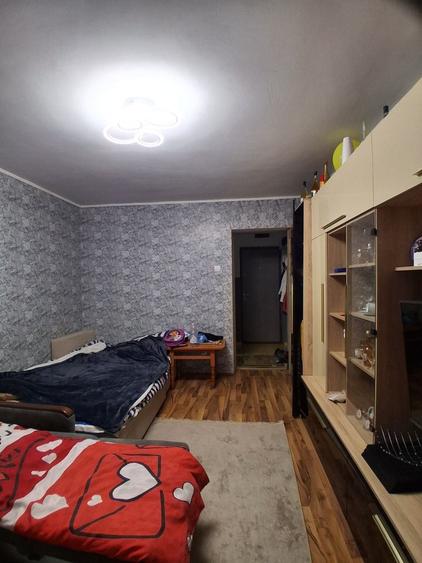 Apartament cu 2 camere semidecomandat în Cuștelnic