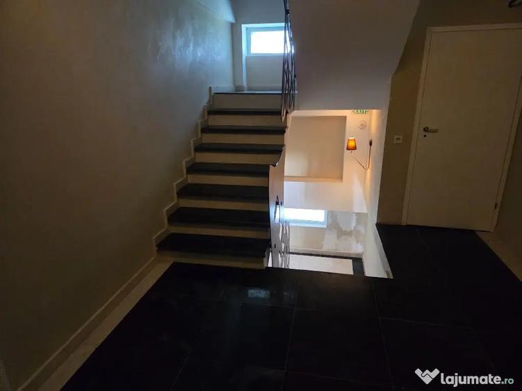 Apartament cu 3 camere decomandat în Băneasa