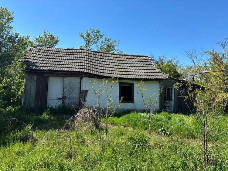 Teren de 2000 mp, în Văcăreasca
