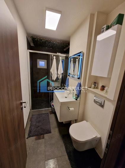 Apartament cu 5 camere nedecomandat, mobilat în UMT
