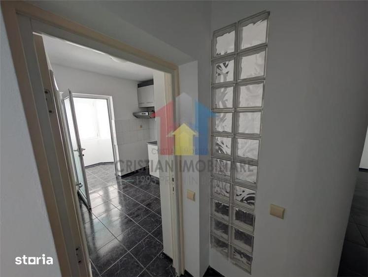 Apartament cu 2 camere decomandat în Calarași 4
