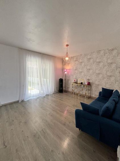 Duplex cu 5 camere cu Teren 250 Mp în Florești