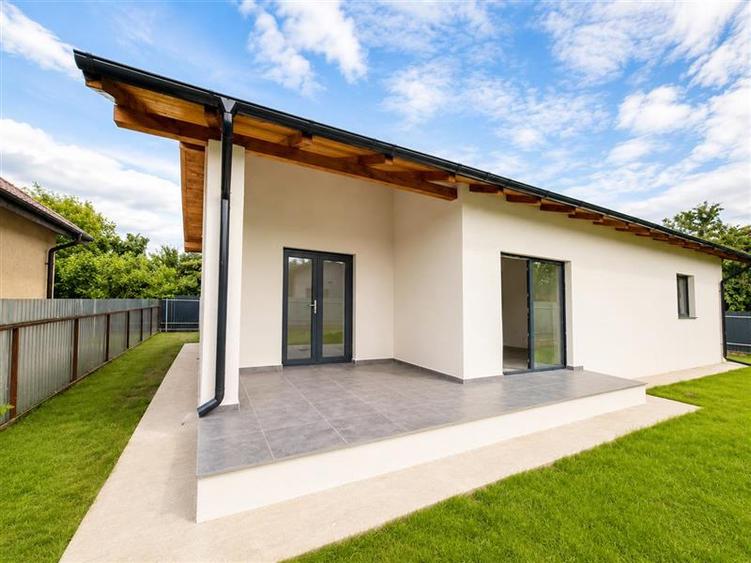 Casă cu 3 camere cu Teren 460 Mp în 9 Mai