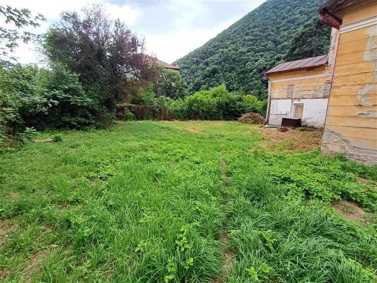 Casă individuală cu 4 camere cu Teren 3204 Mp în Central
