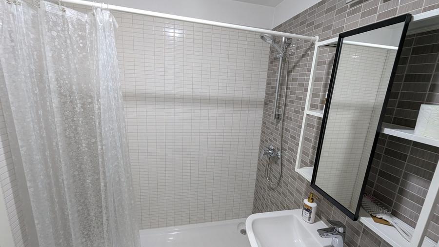 Apartament cu 3 camere decomandat, mobilat în Costin Georgian
