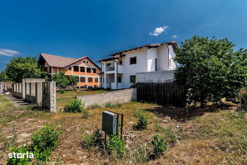 Casă cu 9 camere cu Teren 997 Mp în Zimandu Nou