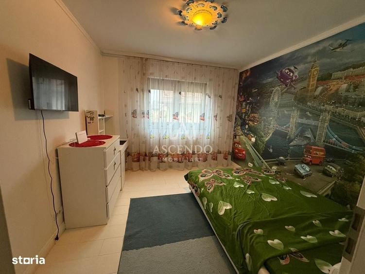Casă cu 4 camere în Roșu