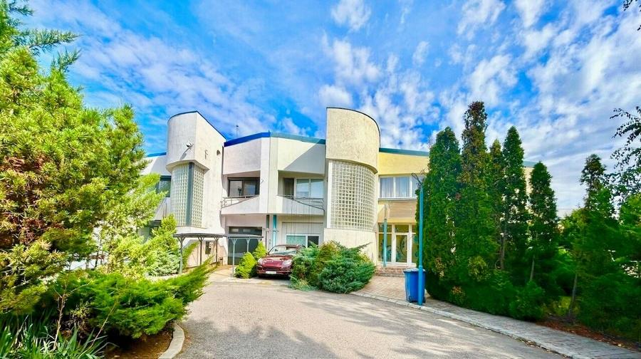 Duplex cu 4 camere cu Piscina în Iancu Nicolae