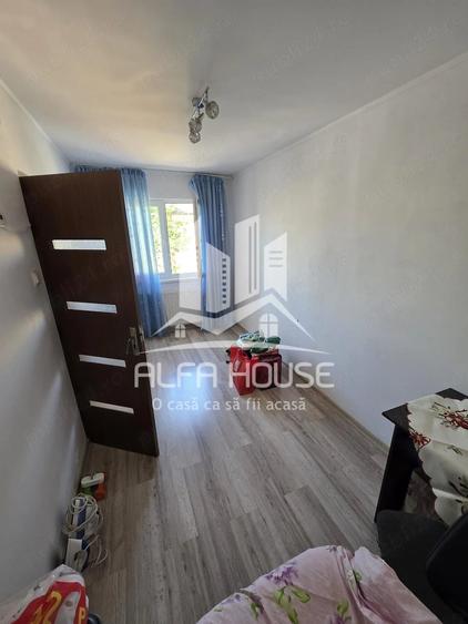 Apartament cu 3 camere nedecomandat în Micro II