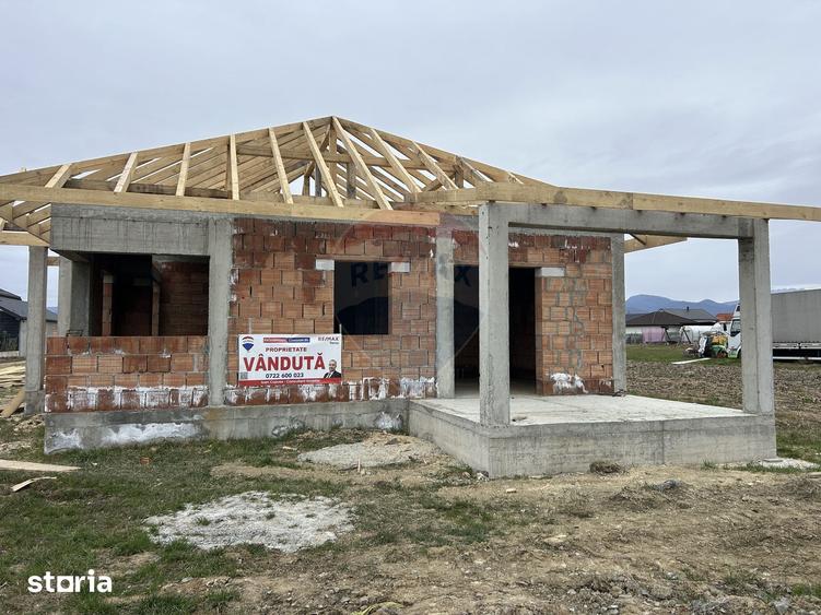 Casă cu 4 camere cu Teren 500 Mp în Recea