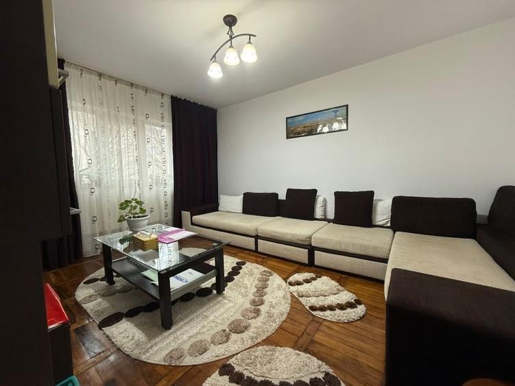 Apartament cu 4 camere decomandat în Km 4-5