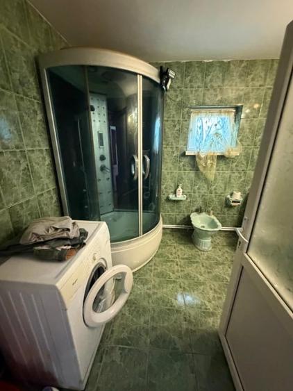 Casă individuală cu 5 camere cu Canalizare în Bariera Vâlcii