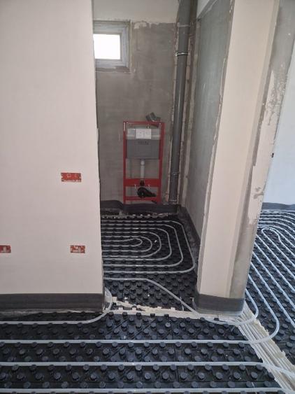 Apartament cu 3 camere decomandat în Energia