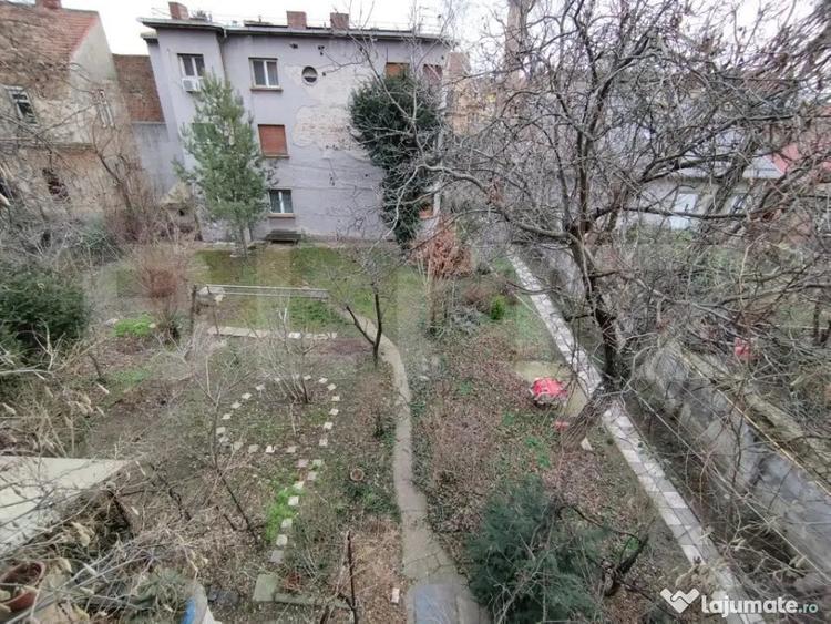 Apartament cu 4 camere decomandat în P-ța Maria