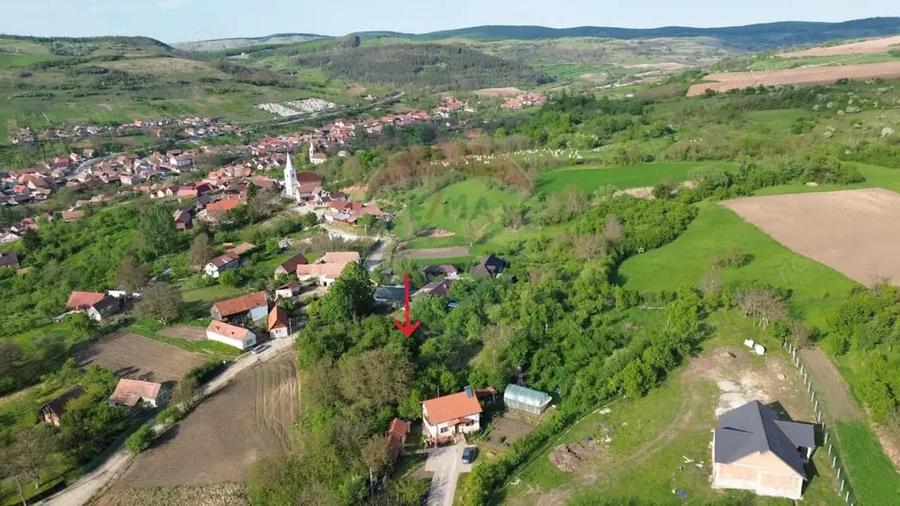 Teren de 3269 mp, în Slimnic