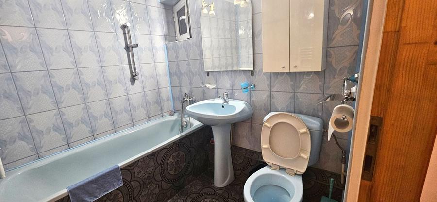 Apartament cu 3 camere decomandat, mobilat în Crângași