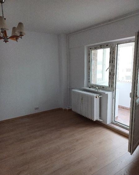 Apartament cu 4 camere decomandat în Beller