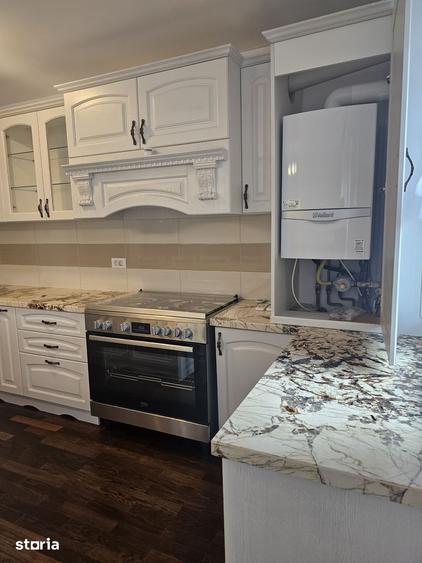 Apartament cu 3 camere în Tractorul