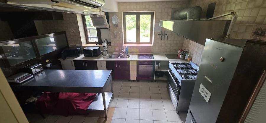 Spațiu comercial, de 1,200 mp, în Cornu