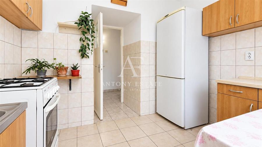 Apartament cu 3 camere semidecomandat în Cantemir