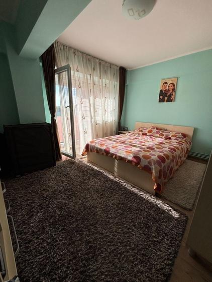 Apartament cu 3 camere decomandat în Micro 17