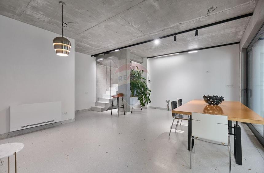 Apartament cu 4 camere semidecomandat în Dorobanți