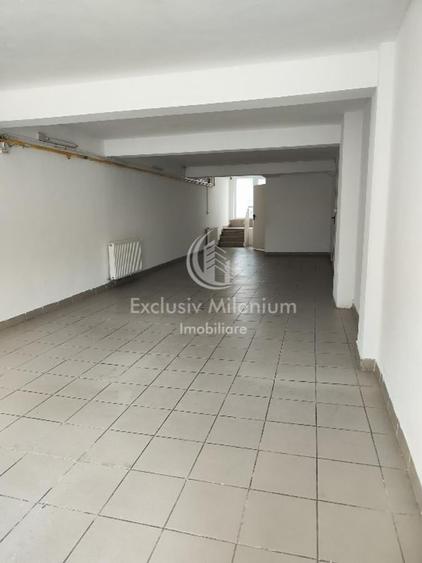 Casă individuală cu 10 camere cu Canalizare în Moșilor