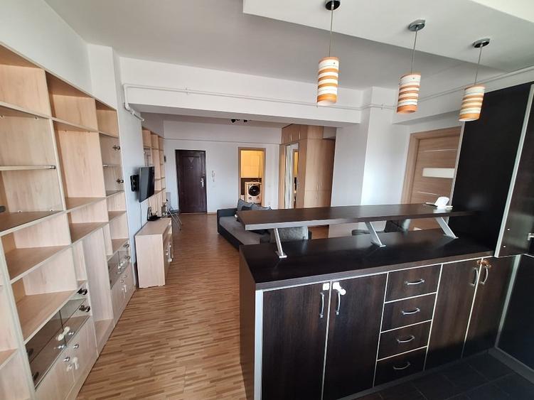 Apartament cu 3 camere semidecomandat, mobilat în Berceni