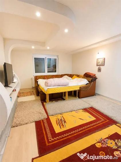 Casă cu 6 camere cu Teren 250 Mp în Central