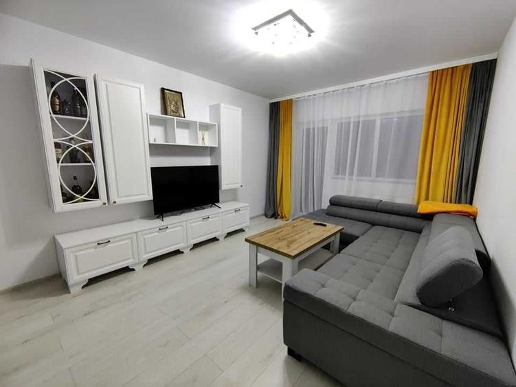 Apartament cu 2 camere semidecomandat în Ipotești