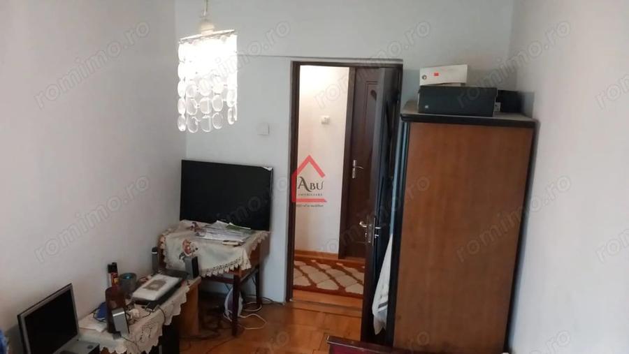 Apartament cu 3 camere decomandat în Filiași