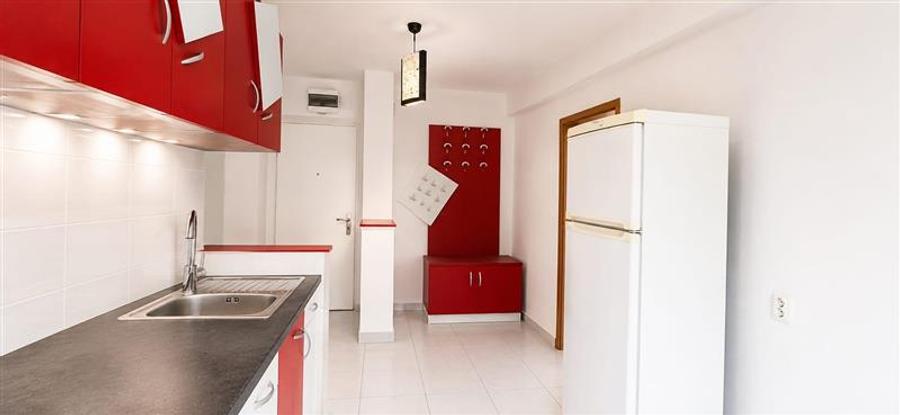 Apartament cu 2 camere semidecomandat, mobilat în Moroasa 2
