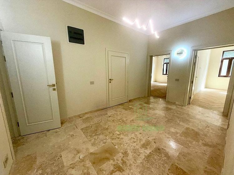 Apartament cu 4 camere semidecomandat în Romană
