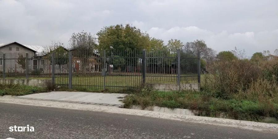 Spațiu comercial, în Crivina