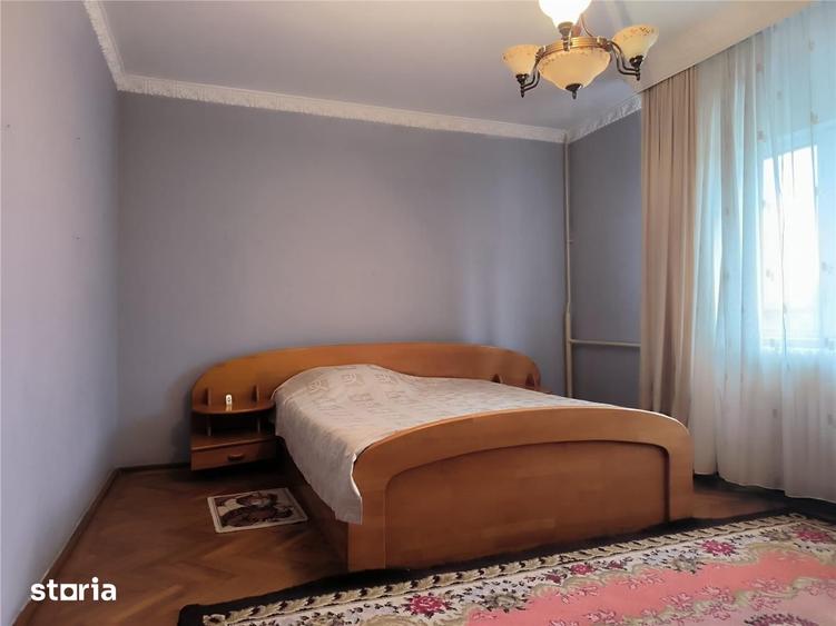 Casă cu 4 camere cu Canalizare în Central