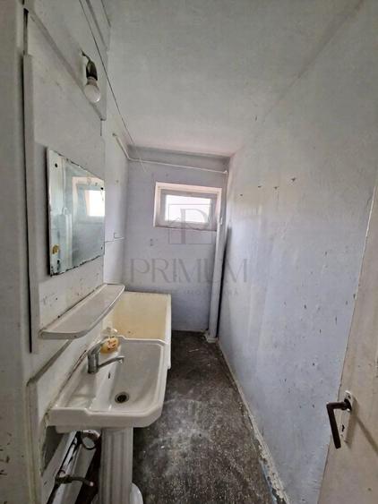 Apartament cu 2 camere semidecomandat în Dâmbovița