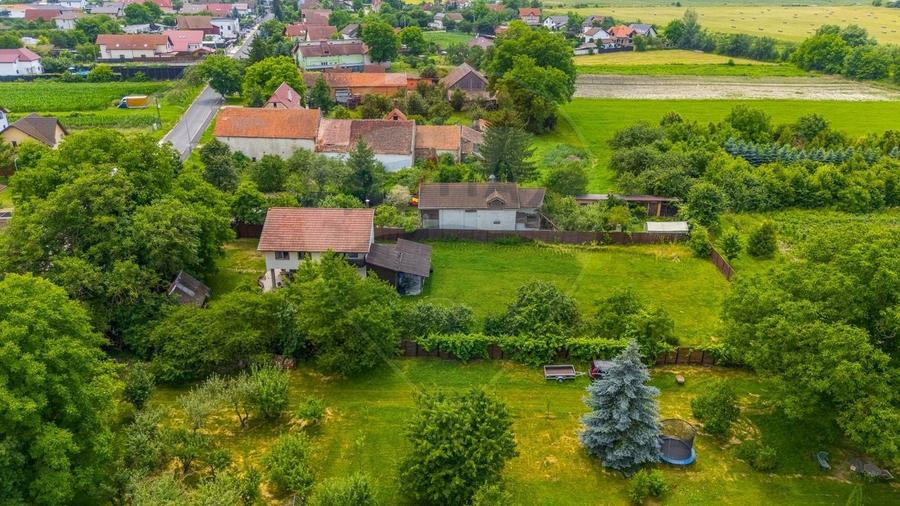 Casă individuală cu 4 camere cu Teren 784 Mp în Stupini