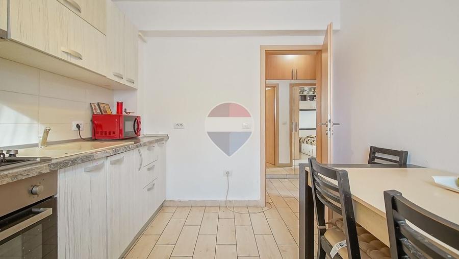 Apartament cu 2 camere decomandat în Tractorul