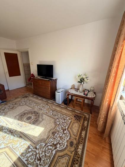 Apartament cu 3 camere semidecomandat în Casa de Cultură