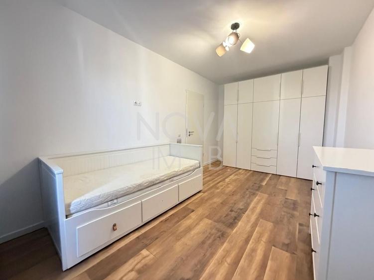 Apartament cu 3 camere semidecomandat, mobilat în Exterior Vest