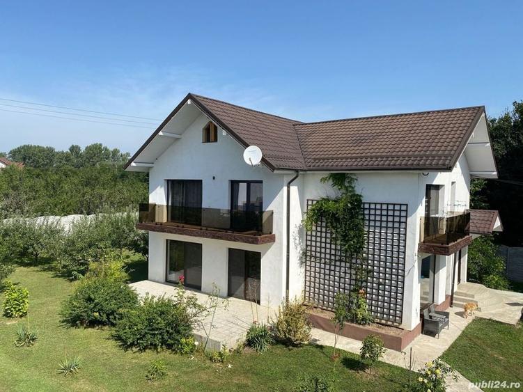 Casă cu 10 camere cu Teren 1140 Mp în Bascov