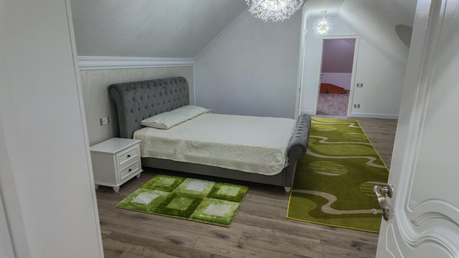 Casă individuală cu 6 camere cu Garaj în Volovăț