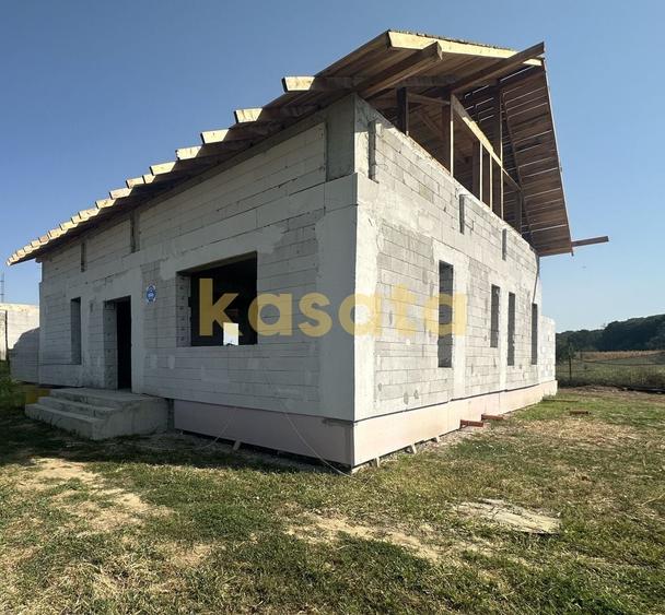 Casă individuală cu 4 camere cu Canalizare în Țegheș
